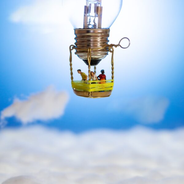Hot air bulboon